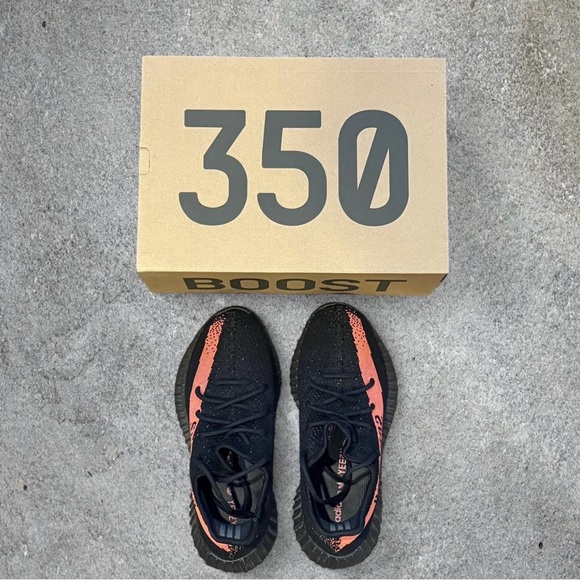 Adidas Yeezy Boost 350 V2 - Picture 1 of 4